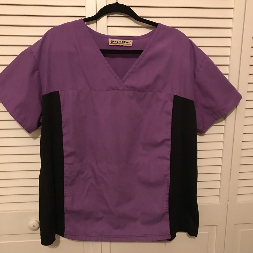 Scrubs top size 2x or XXL